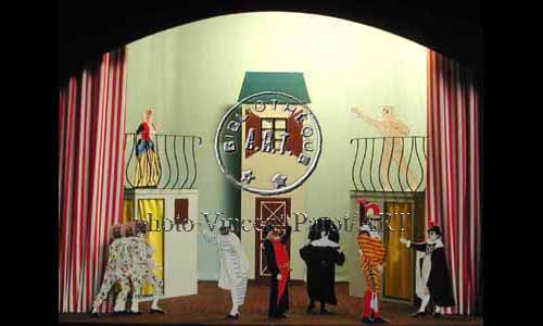 les décors et costumes de Famille Arlequin (la) de Claude SANTELLI - 1955