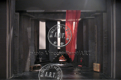 les décors et costumes de Roi se meurt (le) de Eugène IONESCO - 2010
