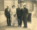 Luigi Pirandello, Marta Abba, Gilbert Miller et Saul C. Colin devant l'ambassade des U.S.A.  Rome