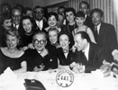 on reconnait entre autres : 1er rang Simone Renant, Marcel Achard, Pierre Dux, au 2nd Juliette Achard, Jandeline, Sophie Daumier, Jean Mercure, au fond au centre Georges Herbert. Enime de Patate - fonds Georges Herbert - voir donateurs