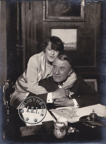 Lucienne Parizet et Pierre Magnier dans L'Enfant de cur de Ren Fauchois, dcors d'Andr Boll, Comdie Caumartin - 15 janvier 1927