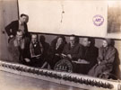 Rptitions d' Intermezzo de Jean Giraucoux, assis de gauche  droite : Pierre Renoir, Romain Bouquet, Valentine Tessier, Jean Giraudoux et Louis Jouvet - Comdie des Champs-lyses 1933 - photo Manuel frre/fonds Edouard Beaudu/voir textes et biographies/anthologie des auteurs dramatiques