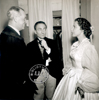 Maurice Chevalier, Jean Mercure et Jandeline, dans les loges de La Volupt de l'honneur - 1953 - fonds Jean Mercure