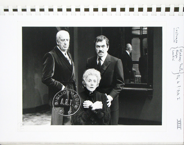 Guy Tréjean, Robert Hirsch et Suzanne Flon dans les costumes de Michel Fresnay (photo DR)