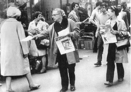 Sartre et de Beauvoir vendant La Cause du peuple