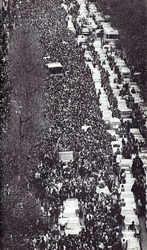 Le cortège funèbre le 19 avril 1980